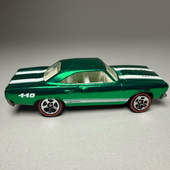 Hot wheels 1970 Plymouth Roadrunner Die-Cast 1:64 - Picture 1 of 7